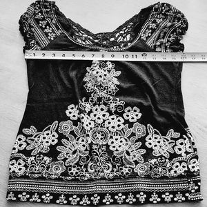 No Boundaries  top Size S